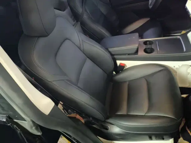Tesla Model Y — Фото автомобиля 24