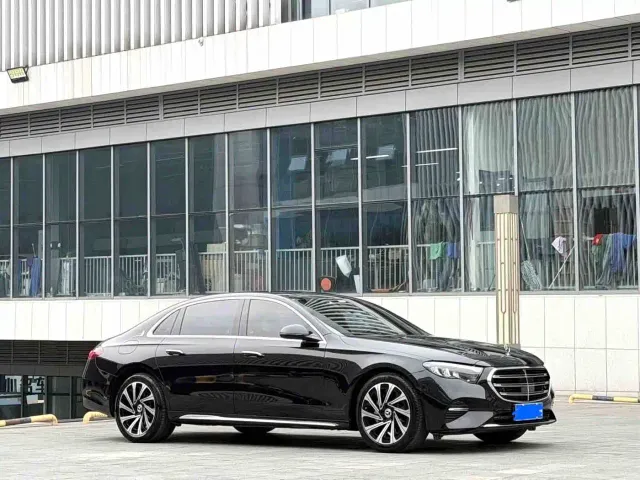 Mercedes-Benz E-Class — Фото автомобиля 3