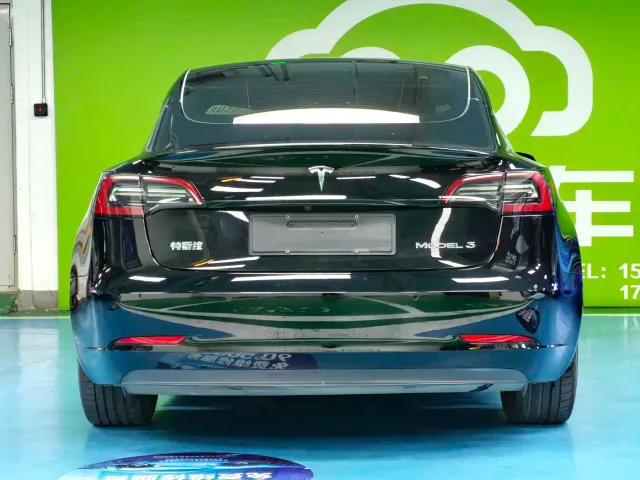 Tesla Model 3 — Фото автомобиля 15