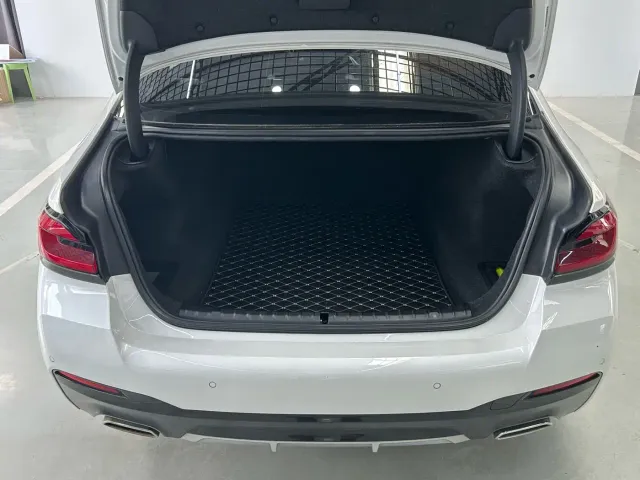 BMW 5 Series — Фото автомобиля 27