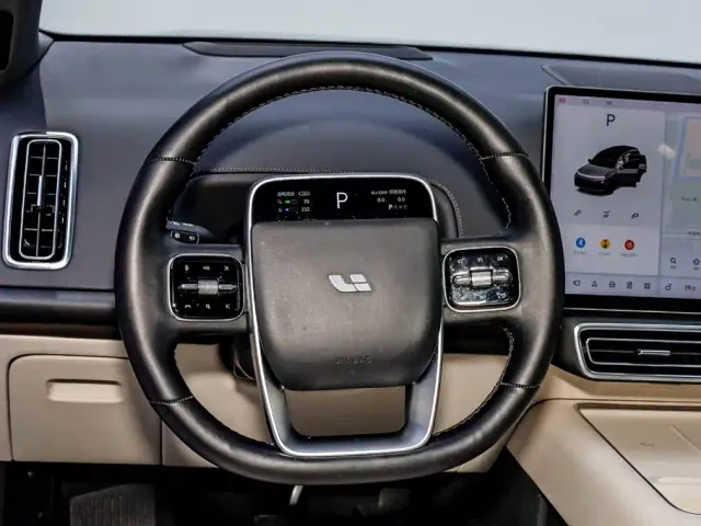 Li Auto L8 — Фото автомобиля 23