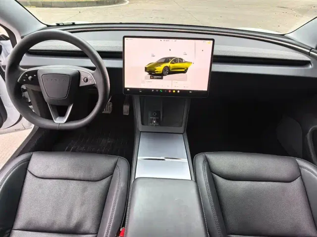 Tesla Model 3 — Фото автомобиля 9
