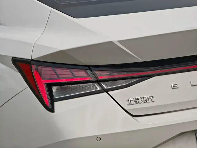 Hyundai Elantra — Фото автомобиля 13