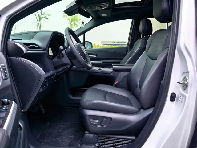 Toyota Granvia — Фото автомобиля 10