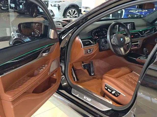 BMW 7 Series — Фото автомобиля 12