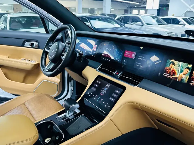 Li Auto ONE — Фото автомобиля 7