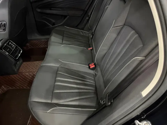 Volkswagen Passat — Фото автомобиля 13