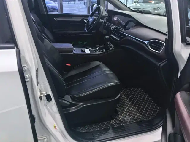 GAC Trumpchi M6 — Фото автомобиля 8