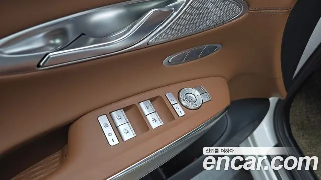 Genesis GV70 — Фото автомобиля 14