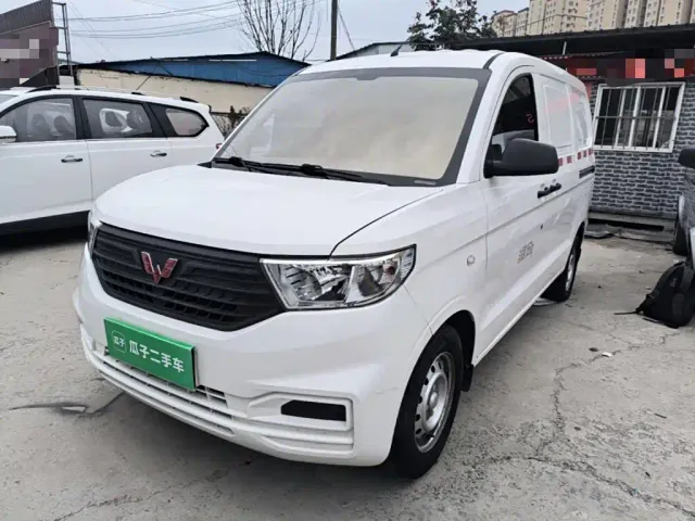 Фотография автомобиля — Wuling Hongguang V