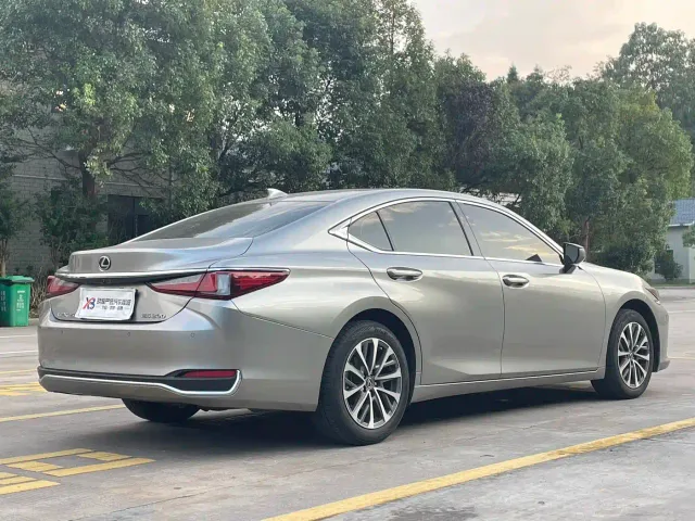 Lexus ES — Фото автомобиля 5