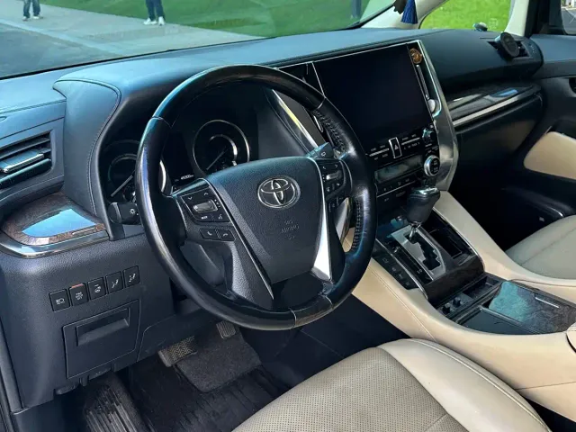 Toyota Alphard — Фото автомобиля 9