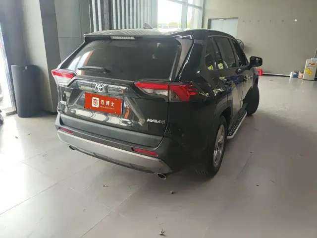 Toyota RAV4 — Фото автомобиля 2