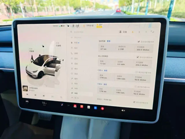 Tesla Model Y — Фото автомобиля 10