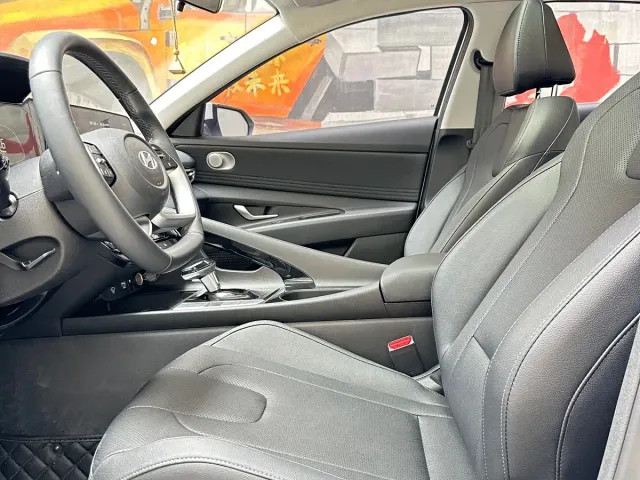 Hyundai Elantra — Фото автомобиля 4