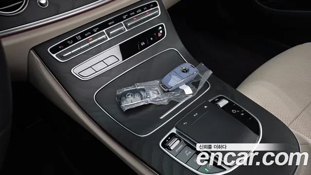 Mercedes-Benz E-Class — Фото автомобиля 23