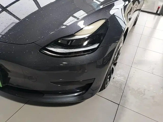 Tesla Model 3 — Фото автомобиля 17