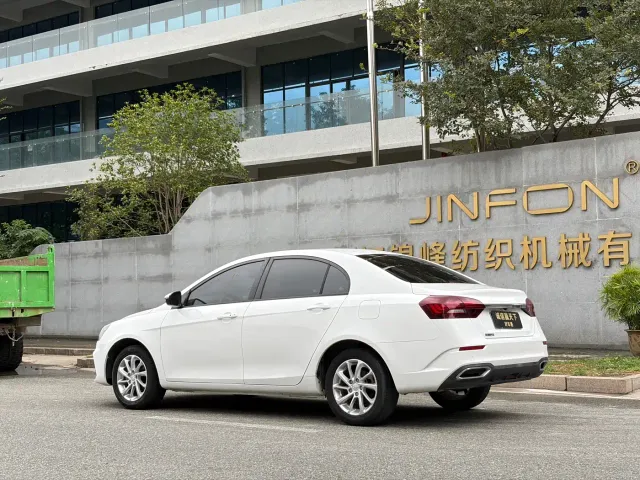 Geely Emgrand — Фото автомобиля 14