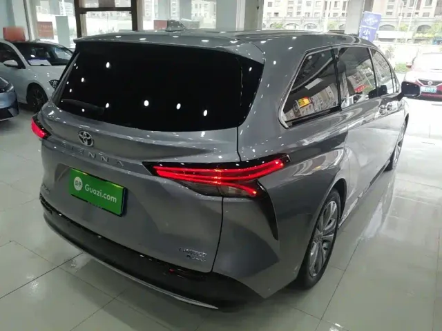 Toyota Sienna — Фото автомобиля 6
