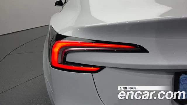 Tesla Model 3 — Фото автомобиля 23