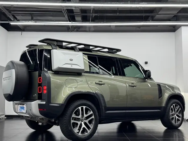 Land Rover Defender — Фото автомобиля 15