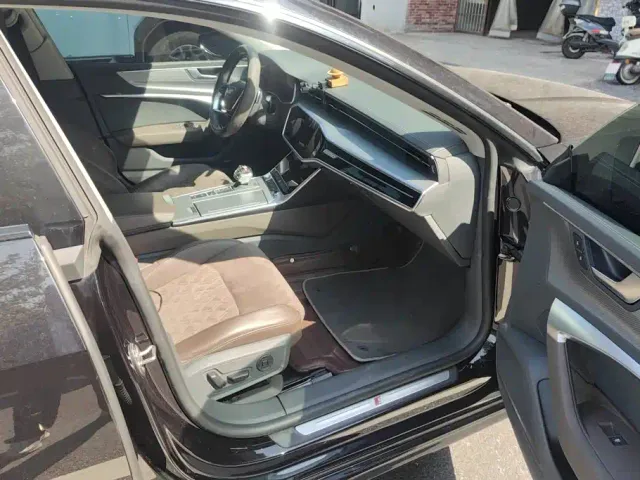 Audi A7L — Фото автомобиля 8