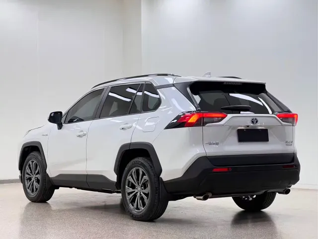 Toyota RAV4 Rongfang Dual Engine E+ — Фото автомобиля 5