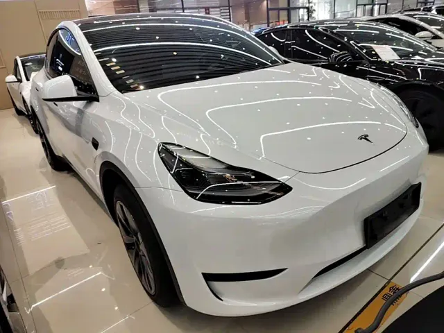 Tesla Model Y — Фото автомобиля 3