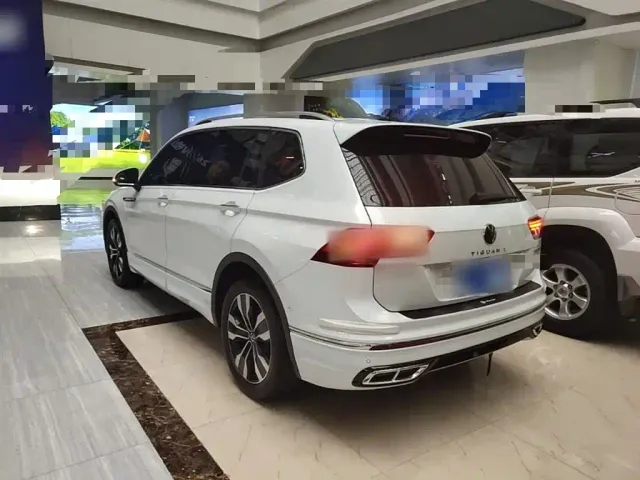 Volkswagen Tiguan L — Фото автомобиля 4