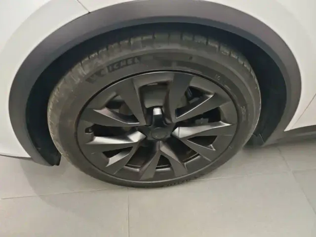 Tesla Model X — Фото автомобиля 22