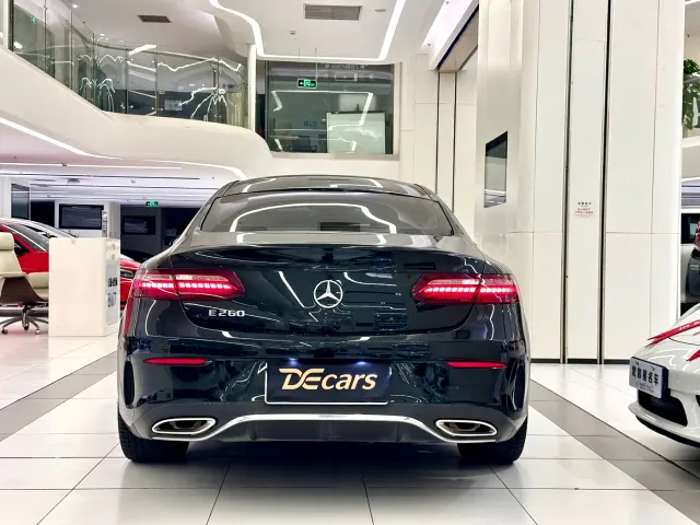 Mercedes-Benz E-Class — Фото автомобиля 5