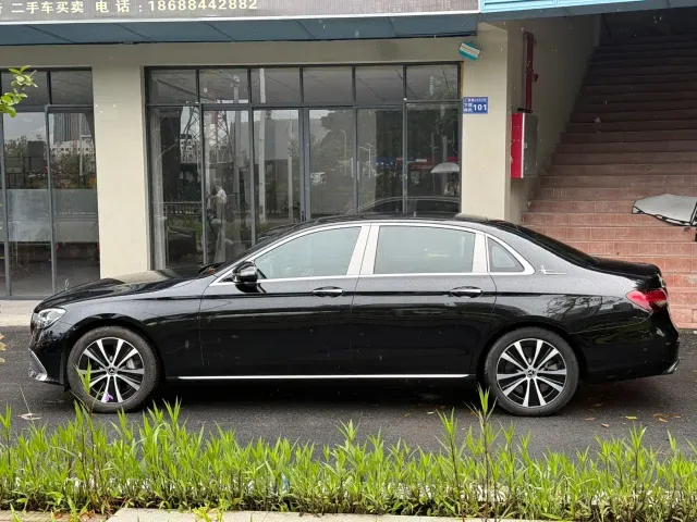 Mercedes-Benz E-Class — Фото автомобиля 2