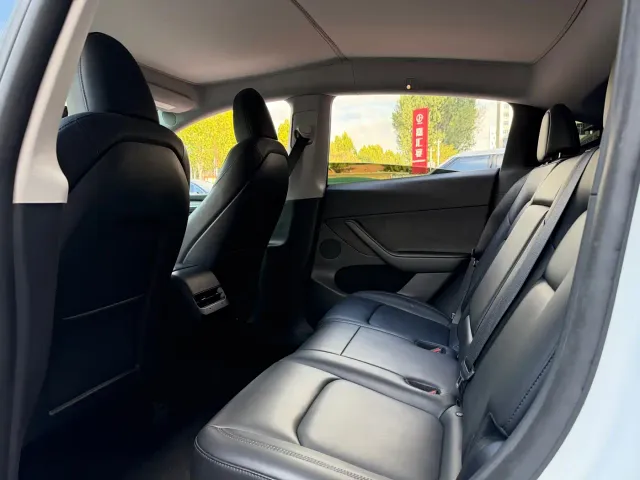 Tesla Model Y — Фото автомобиля 8