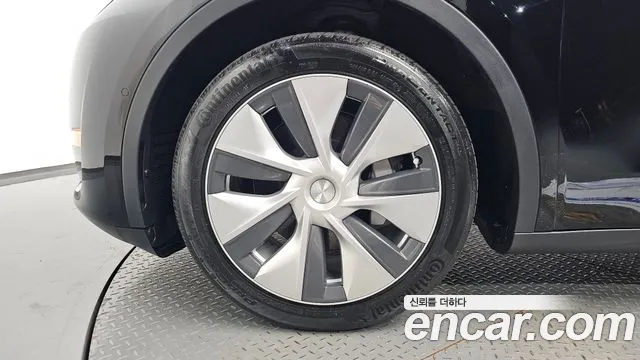 Tesla Model Y — Фото автомобиля 5