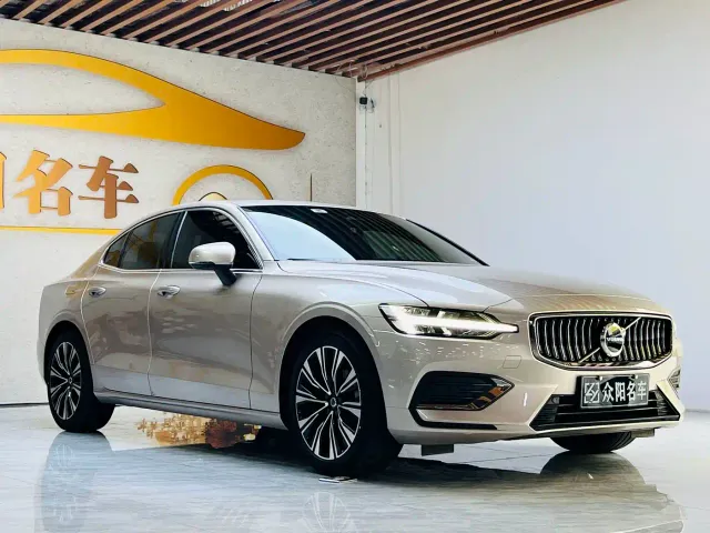 Volvo S60 — Фото автомобиля 3