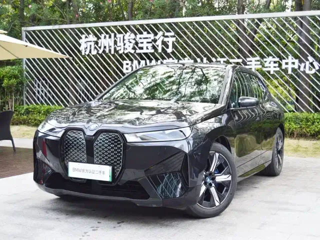 Фотография автомобиля — BMW iX