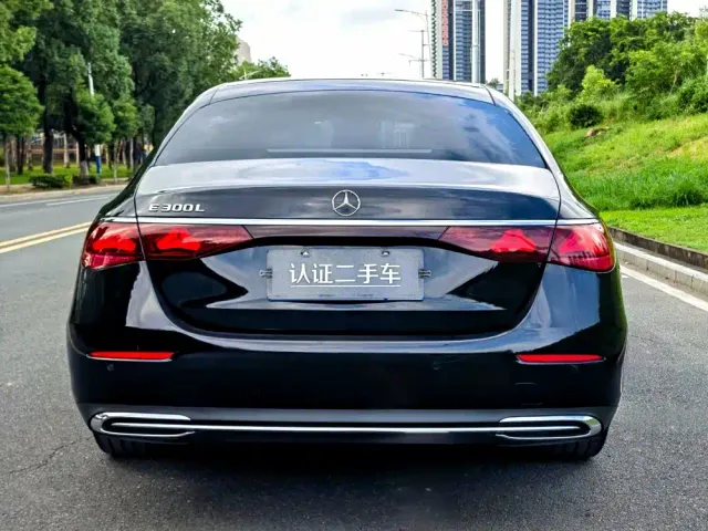 Mercedes-Benz E-Class — Фото автомобиля 6