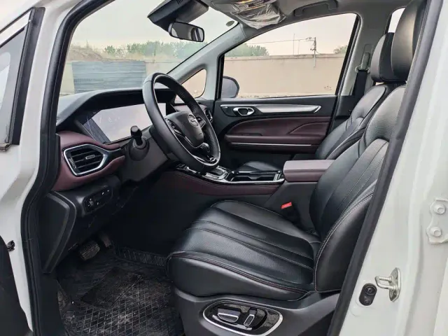 GAC Trumpchi M6 — Фото автомобиля 2