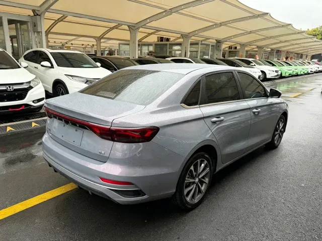 Geely Emgrand — Фото автомобиля 13