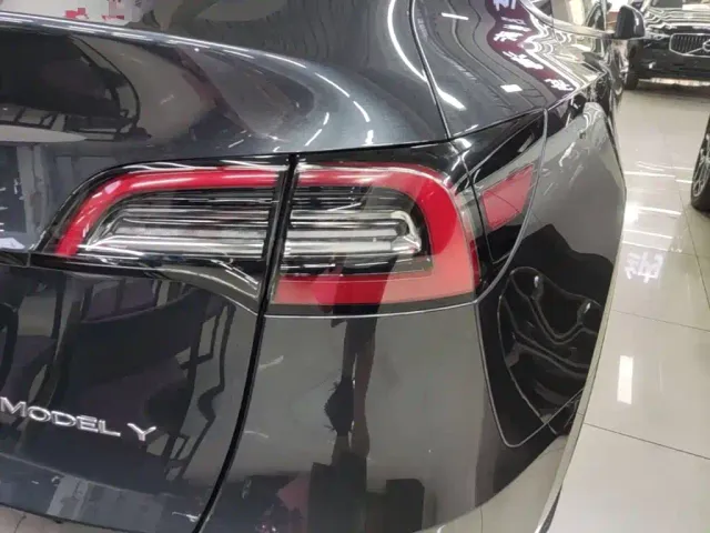 Tesla Model Y — Фото автомобиля 7