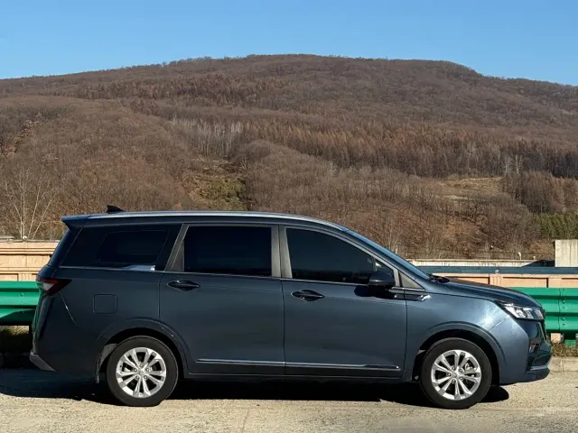 Wuling Jiachen — Фото автомобиля 3