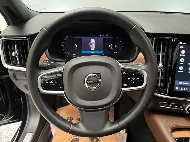 Volvo S90 — Фото автомобиля 8