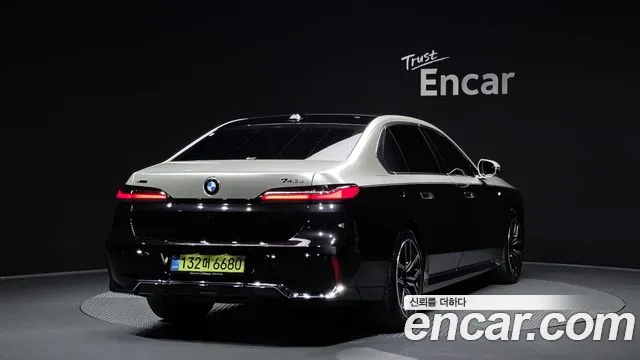BMW 7-Series — Фото автомобиля 2
