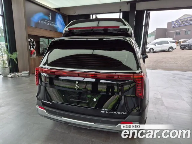 Kia Carnival Generation 4 — Фото автомобиля 4