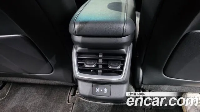Hyundai Grandeur Grandeur (GN7) 2.5 Бензин 2WD — Фото автомобиля 27