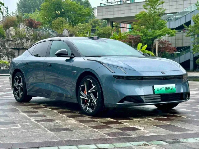 Lynk & Co Z10 — Фото автомобиля 2
