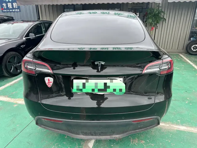 Tesla Model Y — Фото автомобиля 8