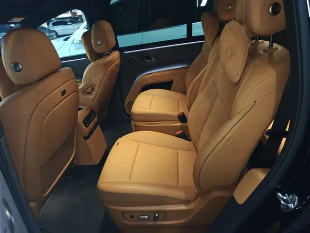 Li Auto i8 — Фото автомобиля 16