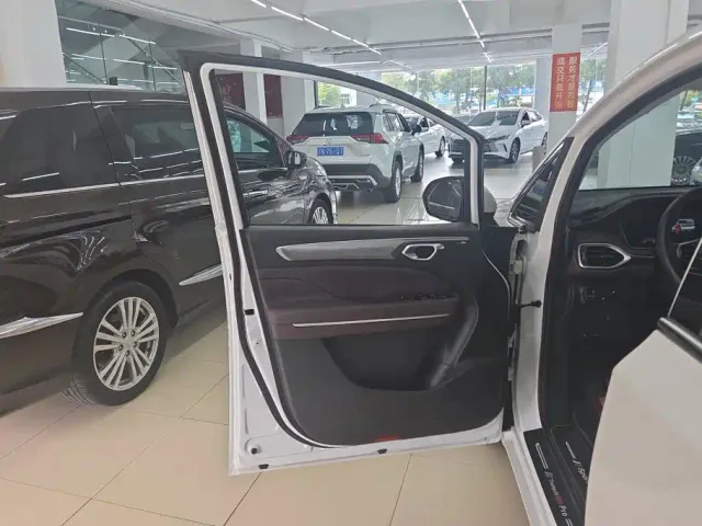 GAC Trumpchi M6 — Фото автомобиля 7