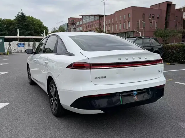 Roewe D6 — Фото автомобиля 14